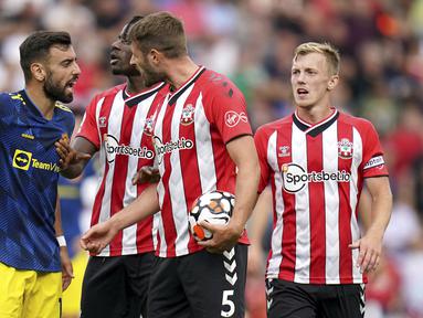 Manchester United gagal memaksimalkan penguasaan bola yang mencapai 63% saat ditahan imbang tuan rumah Southampton 1-1 dalam laga pekan kedua Liga Inggris 2021/2022, Minggu (22/8/2021). Gol bunuh diri Fred hanya dapat dibalas oleh gol penyeimbang Mason Greenwood. (Foto: PA via AP/Andrew Matthews)