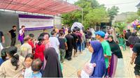 Sedekah kurban dibagikan kepada ratusan warga di Kampung Cimuning, Mustikajaya, Bekasi pada Jumat 6 Juni 2025 lalu. (Ist)