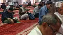Membaca Al-Qur'an atau tadarus dilakukan umat Islam untuk meningkatkan ibadah selama bulan suci Ramadan. (Liputan6.com/Angga Yuniar)