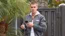 Berpenampilan baru dengan kepala plontos, diduga lantaran Justin yang mengalami patah hati akibat Selena yang saat ini telah berpaling dan menjalin hubungan dengan The Weeknd. (Instagram/justinbiebertracker)