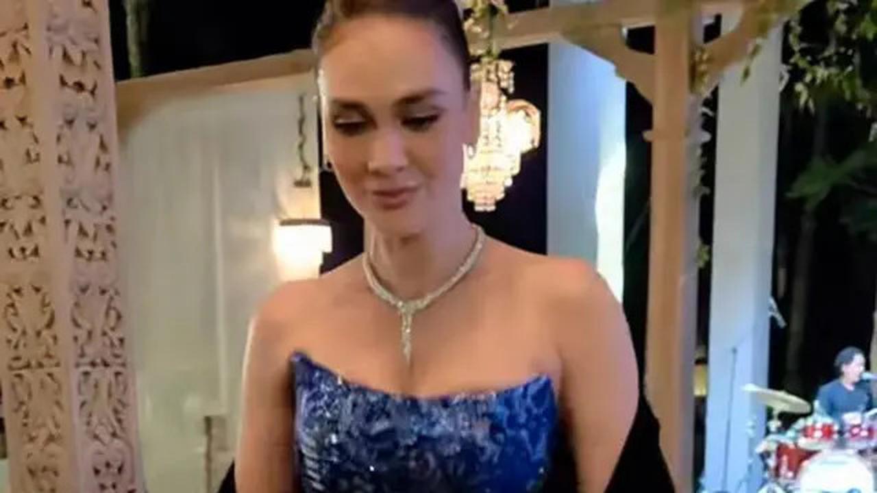 Pesona Memukau Luna Maya di Resepsi Pernikahan Kedua, Kenakan Gaun Berhias Lukisan Sang Ayah