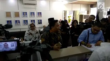 Fatimah Hussein Assegaf alias Kak Ema dipanggil sebagai saksi dalam kasus dugaan pornografi dengan tersangka Rizieq Shihab.