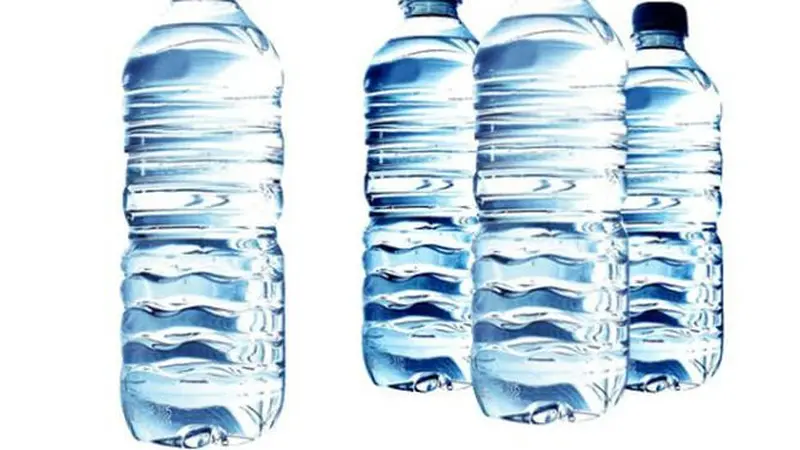 Ini Bahayanya Mengisi Ulang Air Minum pada Botol Plastik