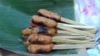 Lezatnya Buka Puasa Sate Pentol Daging Khas Kampung Jawa di Bali