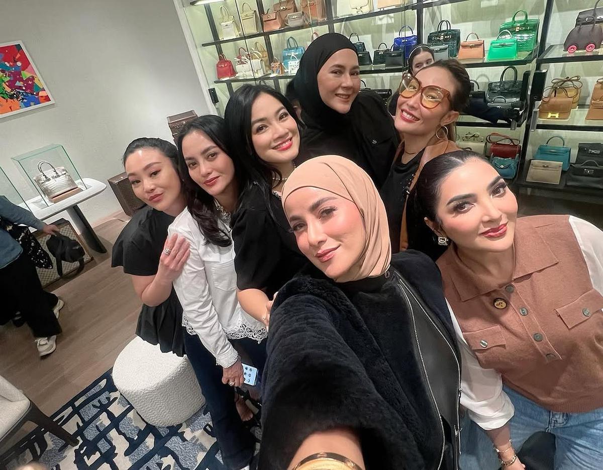 Potret Geng Artis Cendol Kembali Gelar Arisan di Awal 2025, Tetap Kompak dan Positif Vibes