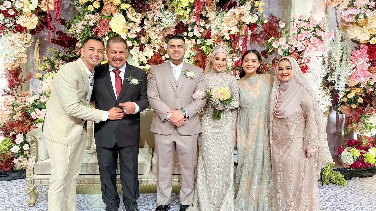 6 Potret Tamu Artis di Resepsi Yislam Jaidi Kakak Fadil Jaidi, Raffi ...