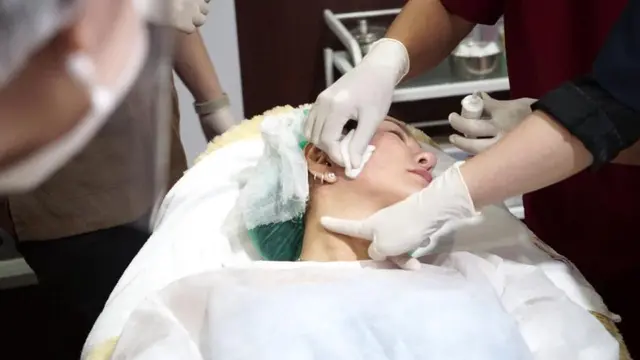 Collagen Booster dan Lux Collagen Perawatan Anti Aging Terbaik di 2020