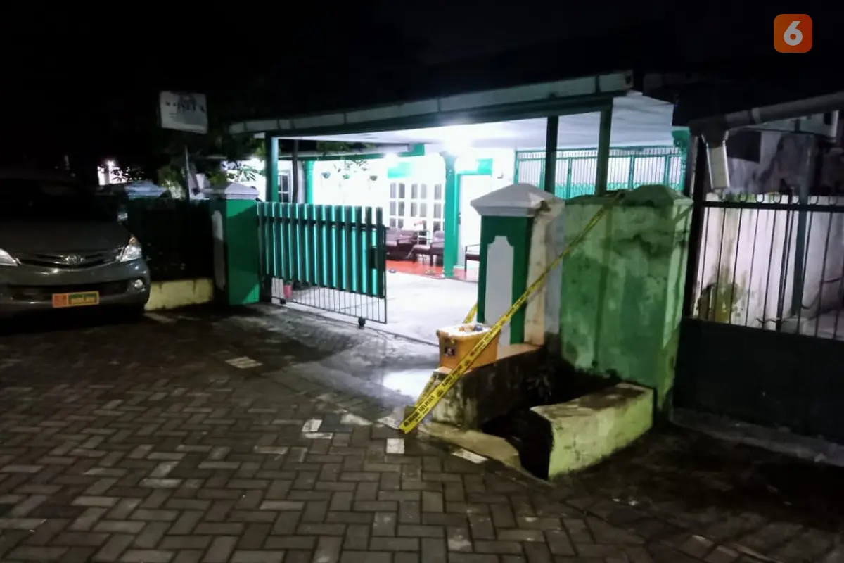 Paket dari KASAD dikira bom ternyata berisi sembako (Liputan6.com/Fauzan)