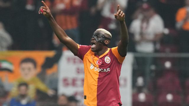Selebrasi striker Galatasaray Victor Osimhen usai menjebol gawang Liverpool di Ali Sami Yen Stadium di matchday 2 league phase Liga Champions 2025/2026, Rabu (01/10/2025) dini hari WIB. (AP Photo/Francisco Seco)