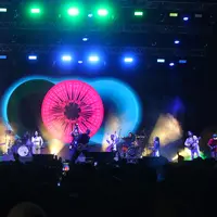 Barasuara x Efek Rumah Kaca di hari pertama The Sounds Project 2024, Jumat (9/8). [Foto: Adrian Putra/Fimela]