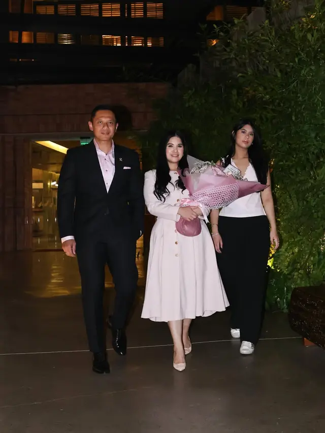 Gaya Annisa Yudhoyono dan AHY saat Rayakan Hari Pernikahan/Instagram @agusyudhoyono