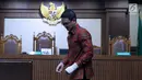 Gubernur Jambi nonaktif, Zumi Zolausai menjalani sidang pembacaan nota pembelaan di Pengadilan Tipikor, Jakarta, Kamis (22/11). Sebelumnya, Zumi Zola dituntut 8 tahun penjara, denda Rp 1 miliar subsider 6 bulan penjara. (Liputan6.com/Helmi Fithriansyah)