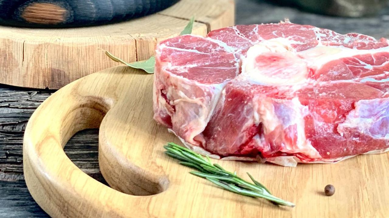 Dalam khazanah kuliner Indonesia, tengkleng adalah sajian yang memikat dengan cita rasa yang kaya dan unik. Namun, jika biasanya tengkleng diidentikkan dengan daging kambing, kali ini kita akan menjelajahi kelezatan tengkleng dengan bahan dasar daging sap