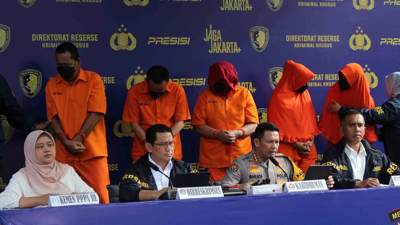 FOTO: Polisi Bongkar Jaringan Aborsi Ilegal Berkedok Layanan Daring