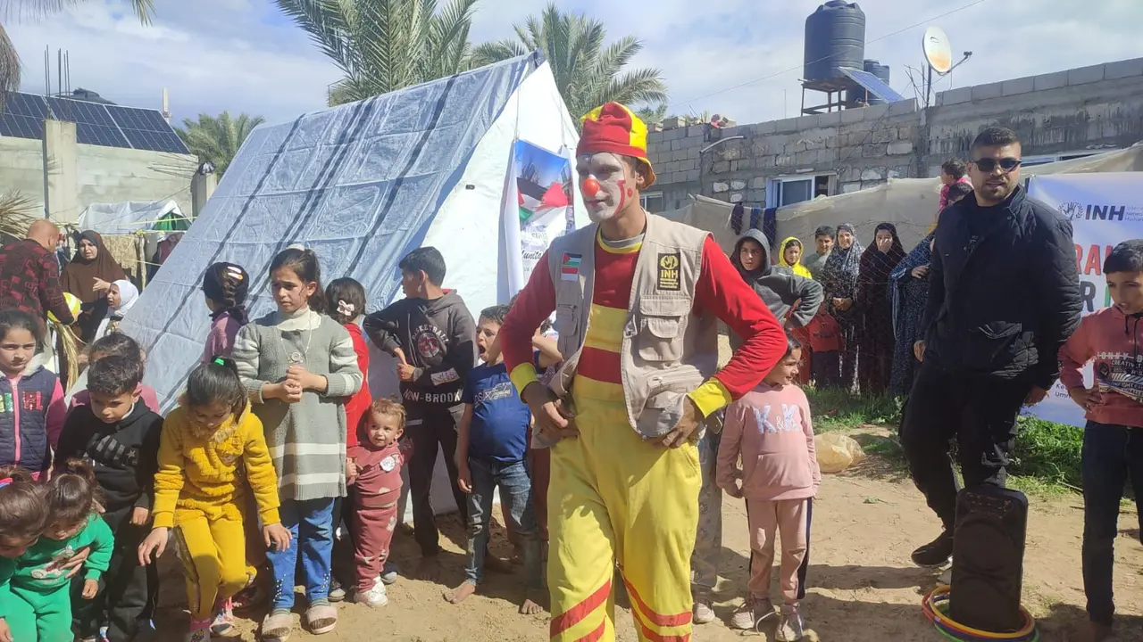 Hibur Anak-Anak Pengungsi di Gaza, Relawan INH Gelar Trauma Healing