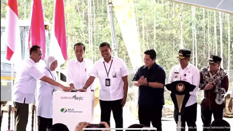 Presiden Joko Widodo (Jokowi) kembali melakukan groundbreaking kantor pemerintahan untuk kepentingan publik di Ibu Kota Nusantara (IKN). (Istimewa)