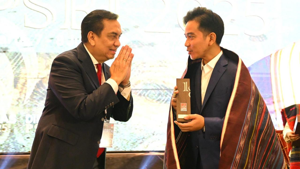 VIDEO: Gibran Minta PSBI Dukung Program Prabowo,  Effendi Simbolon Teriak "Siap!"