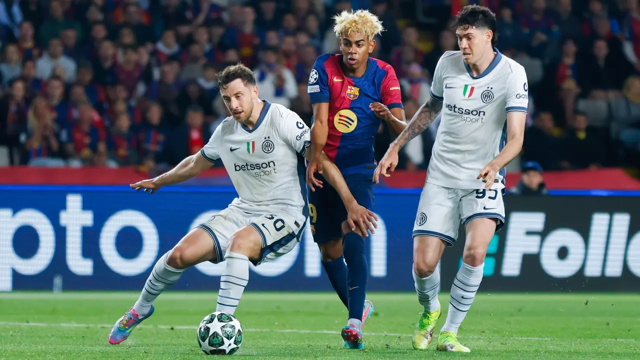 Foto: Melihat Lincahnya Lamine Yamal dan Denzel Dumfries yang Fantastis, Laga Barcelona Vs Inter Milan Luar Biasa