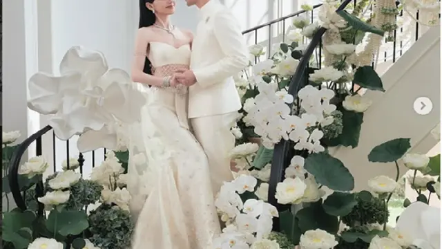 Aktris Thailand Mai Davika Resmi Menikahi Pacar 7 Tahunnya, Anggun Bergaun Pengantin yang Roknya Bisa Dilepas Pasang