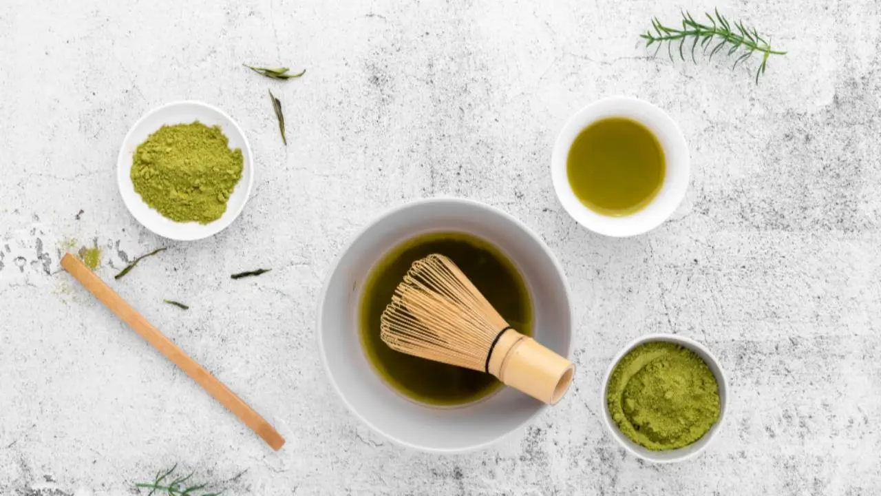 Nggak Perlu ke Kafe, Alat Pembuat Matcha Terbaik Ini Bikin Matcha Homemade Makin Creamy