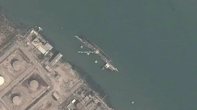 Penampakan kapal karam melalui Google Earth.