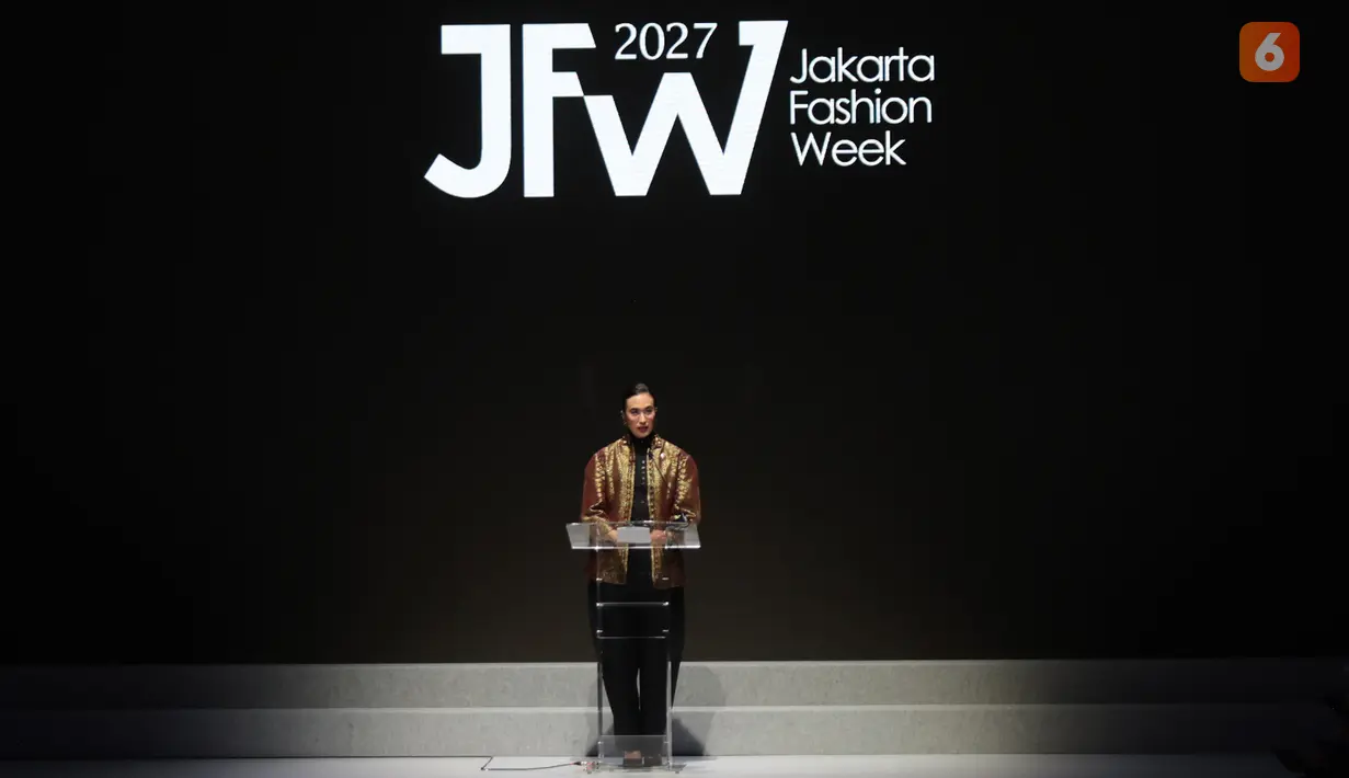 Menteri Pariwisata Widiyanti Putri Wardhana menyampaikan sambutan saat membuka Jakarta Fashion Week (JFW) 2027 di Pondok Indah Mall 3, Jakarta, Senin (26/10/2026). Mengusung tema City of New Lights, JFW 2027 menampilkan karya dari 111 desainer dan berlangsung hingga 1 November 2026. (KLY/Budy Santoso)