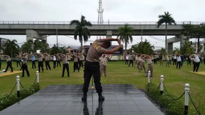 Senam Pagi Ala Polisi di Palembang Tangkal Corona Covid-19