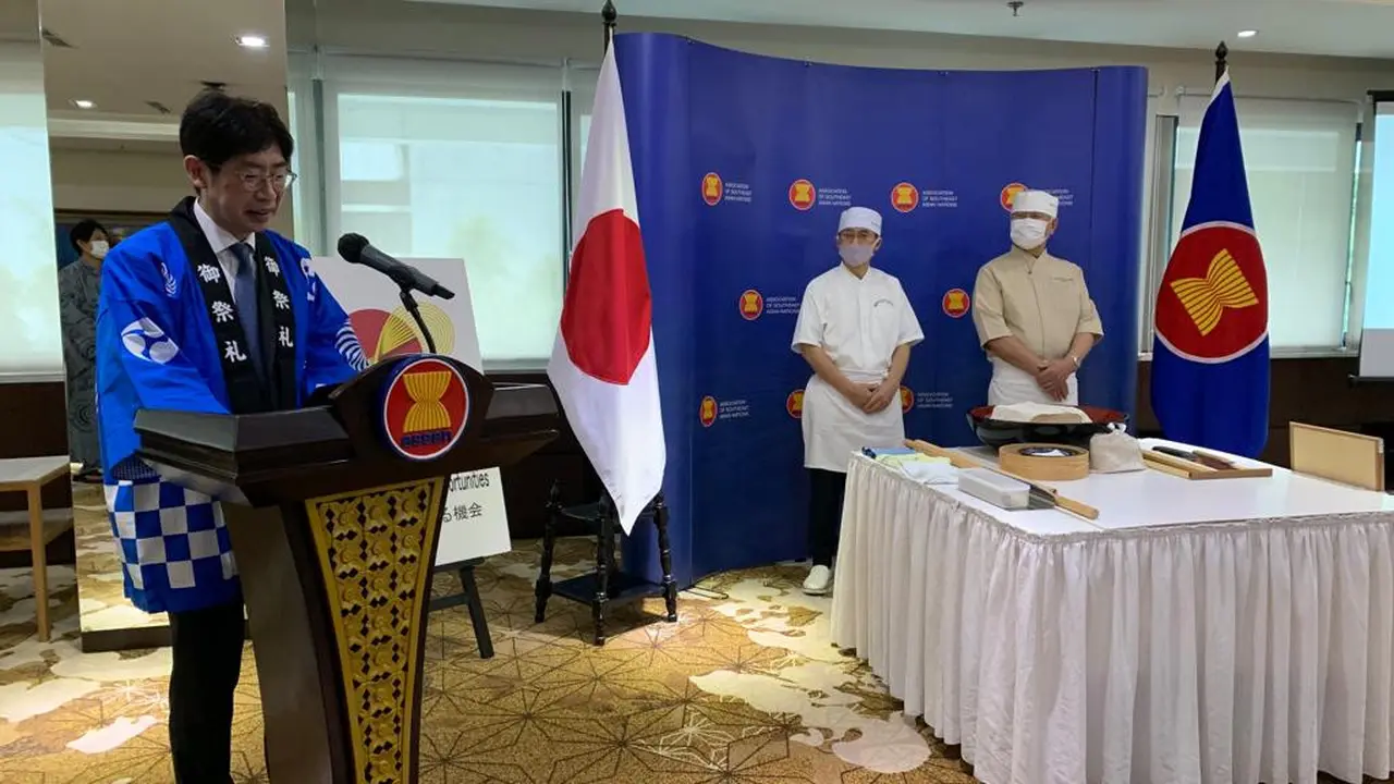 Duta Besar Jepang untuk ASEAN, Masahiko Kiya dalam acara “Experience Japanese ‎Food Culture" di Kantor Sekretariat ASEAN, Kamis (22/12/2022). (Liputan6/Benedikta Miranti)