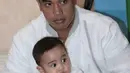 Mainaka Zannati Bakrie berulang tahun di usia pertamanya mendapatkan untaian doa dari kedua orang tua, keluarga, dan para anak yatim. Kedua orang tua Naka sengaja mengundang anak-anak yatim piatu di hari ulang tahunnya. (Nurwahyunan/Bintang.com)