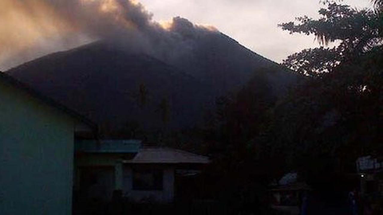 Gamalama kembali erupsi, penutupan Bandara Babullah diperpanjang