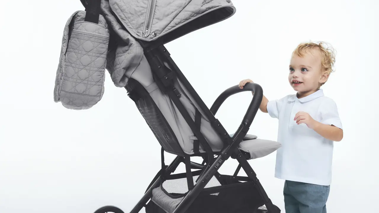 Stroller Baby Dior Pertama yang Menggunakan Motif Cannage