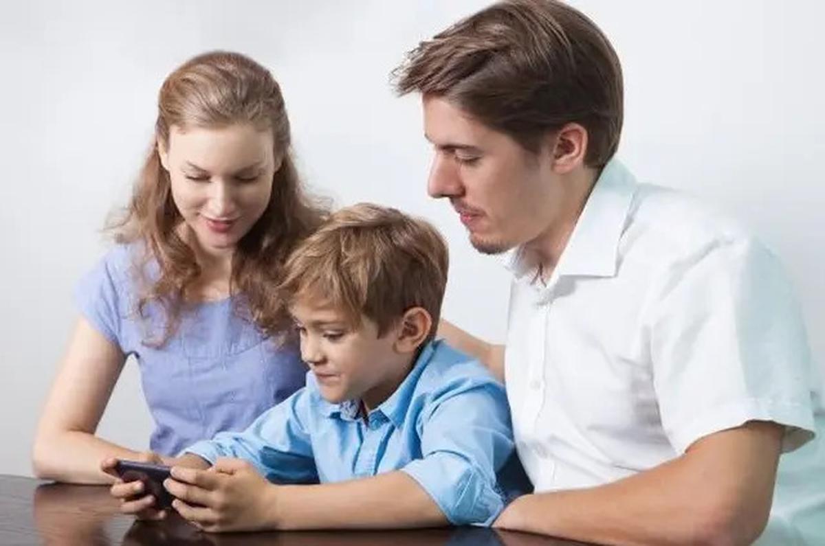 Cara Mengatasi Anak Kecanduan Media Sosial, Solusi Efektif yang Perlu Orang Tua Pahami