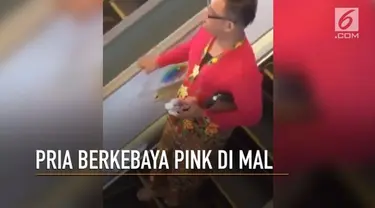 Seorang pria memakai kebaya berjalan di mal mendadak viral.