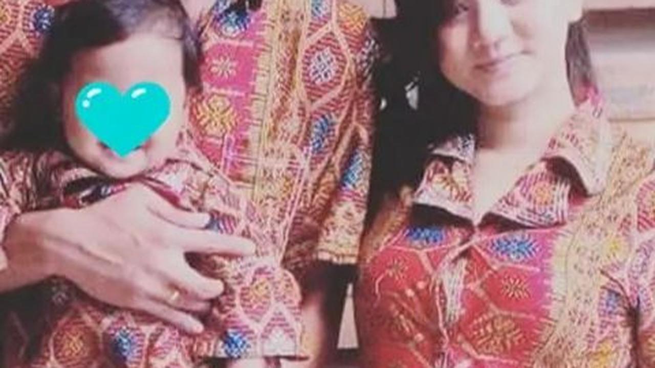 Azhiera, seorang mantan model, telah setia mendampingi Kurnia Meiga sejak pernikahan hingga saat ini.