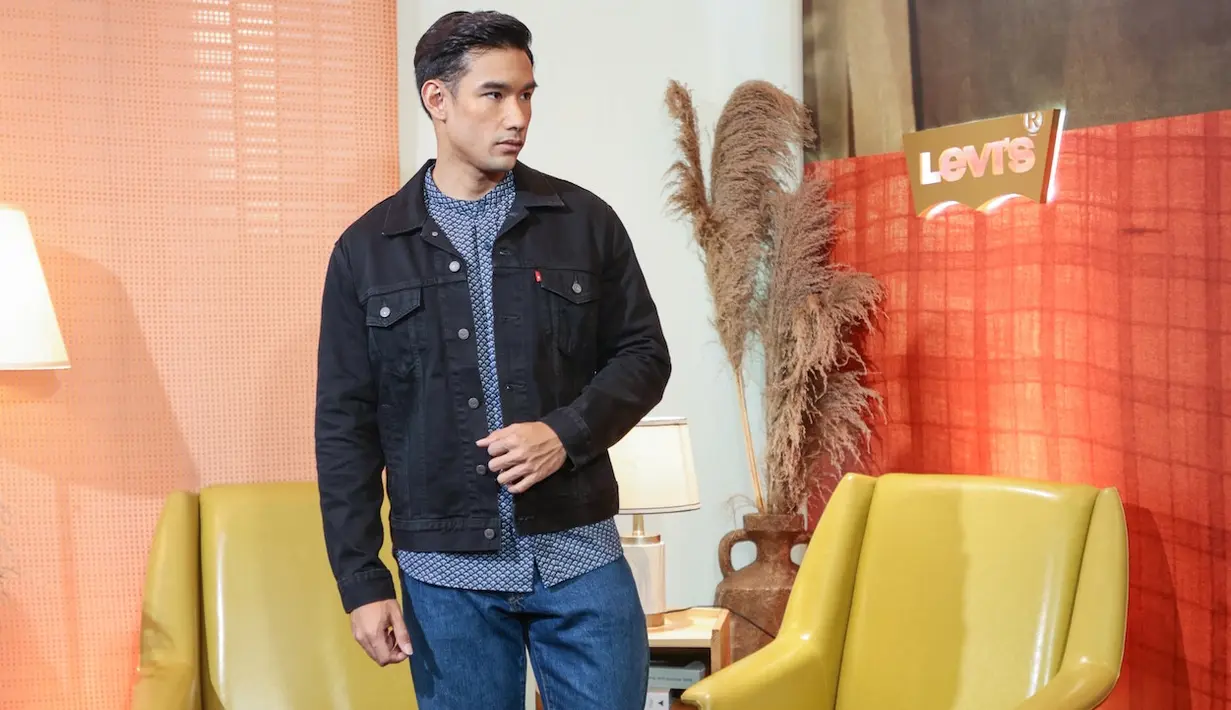 Setelah sukses dengan peluncuran koleksi Layer Up Your Raya awal bulan ini, Levi’s® Indonesia menghadirkan inspirasi Denim Mix & Match sebagai panduan gaya yang relevan
sepanjang Ramadan. (Foto: Levi's)