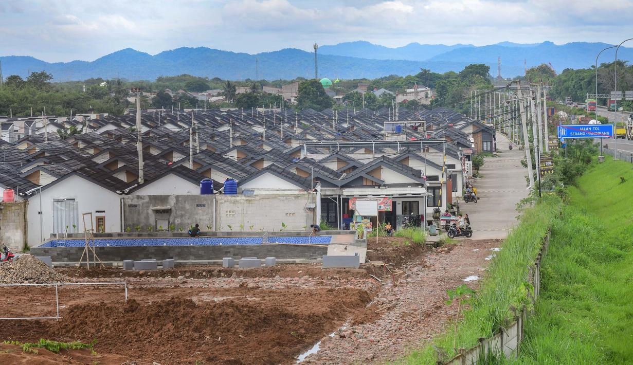 Berdasarkan laporan Badan Pengelola Tabungan Perumahan Rakyat, realisasi nasional KPR Sejahtera FLPP selama Januari 2026 mencapai 7.312 unit dengan nilai pembiayaan Rp 912,4 miliar. Tampak dalam foto, suasana Perumahan Subsidi Pondok Pengampelan Indah, Serang , Banten, Selasa (17/2/2026). (merdeka.com/Arie Basuki)