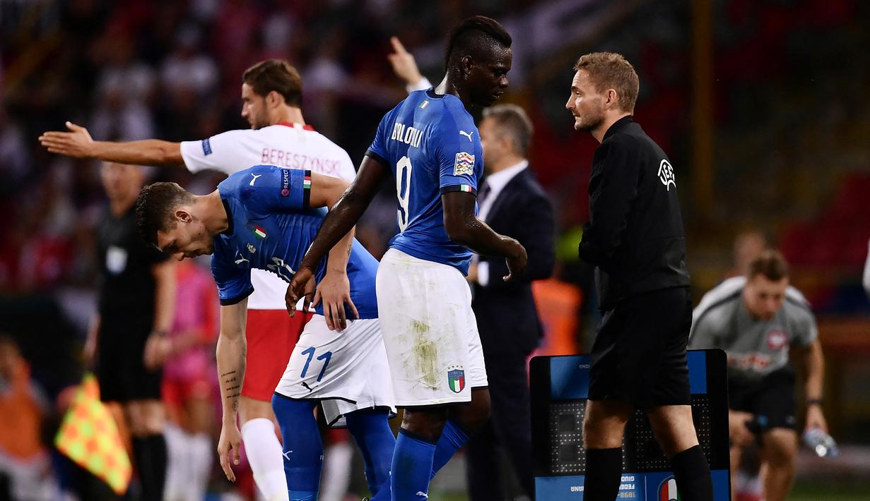 Saat itu Mario Balotelli hanya tampil 61 menit hingga akhirnya digantikan oleh Andrea Belotti. (AFP/Marco Bertorello)