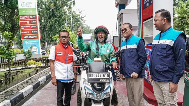 Kepala BPH Migas Wahyudi Anas memantau distribusi BBM di SPBU di Kota Medan. (Foto: BPH Migas)