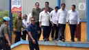Jokowi memastikan ketersediaan cadangan beras pangan (CBP) di Gudang Bulog sekitar 1,6 juta ton. Sementara 400 ribu ton sedang distribusikan kepada keluarga penerima manfaat (KPM) dalam bentuk program bantuan pangan cadangan beras pemerintah. (merdeka.com/Imam Buhori)