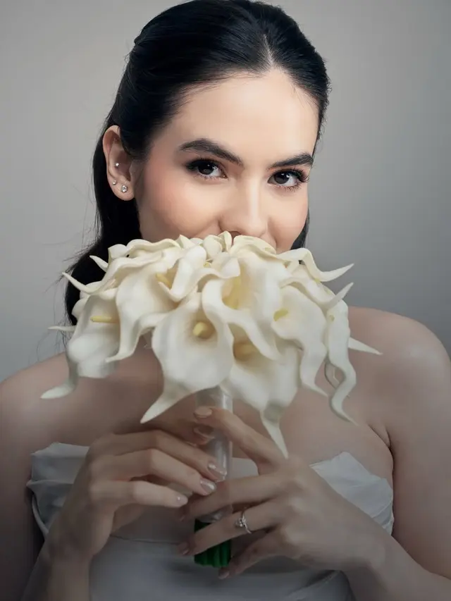 Tampilan Anggun Steffi Zamora Pakai Baju Pengantin, Jadi Kode untuk Nino Fernandez?