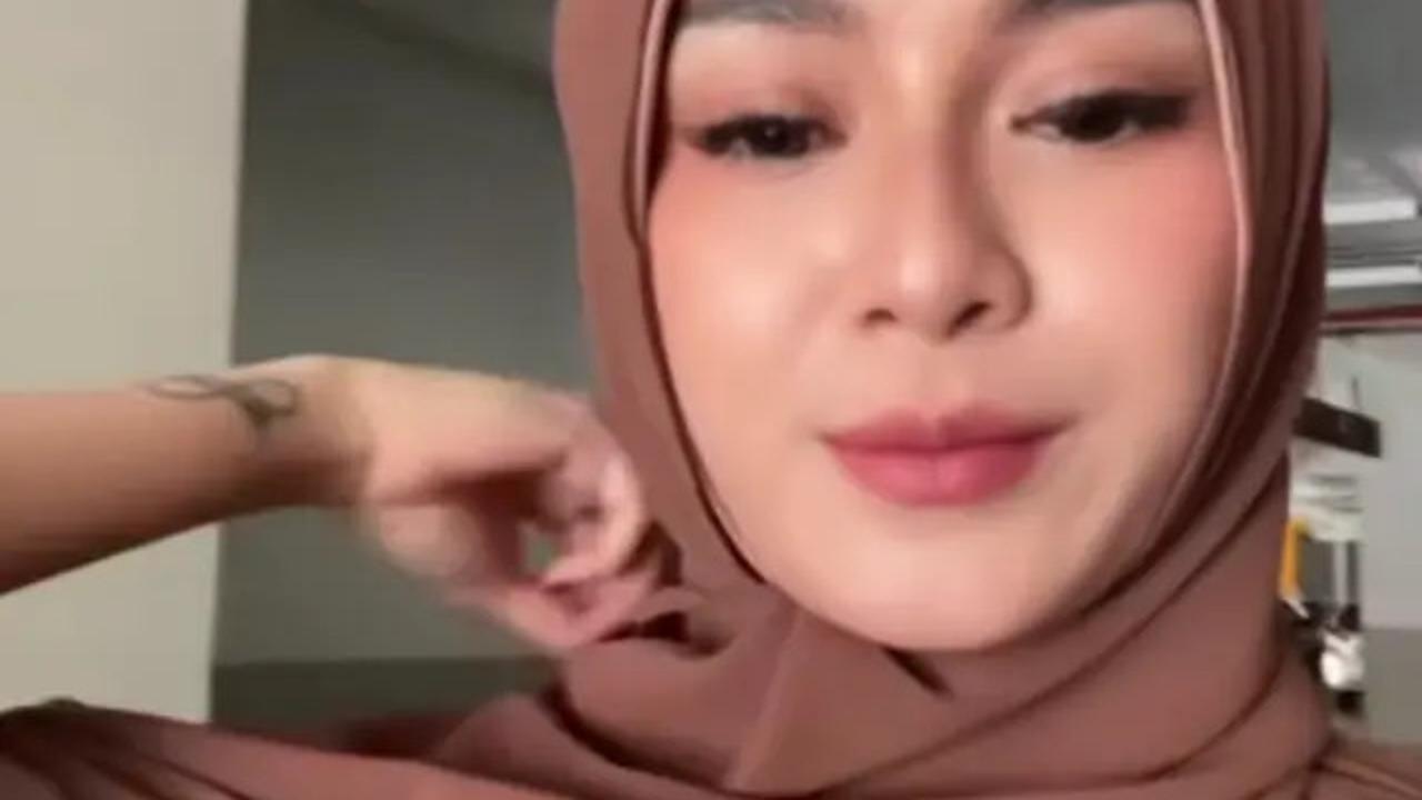 7 Potret Dara dan Mita Band Rock The Virgin Berhijab, Tampil Kalem