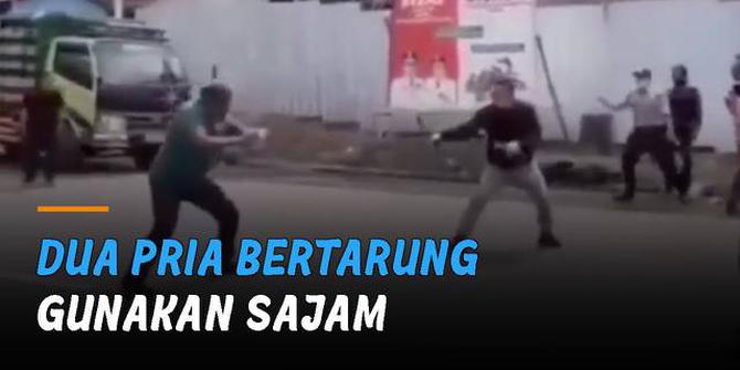 VIDEO: Dua Pria Bertarung di Tengah Jalan Gunakan Sajam, Akhirnya Dibubarkan Polisi