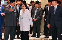 VIDEO: Adab Megawati Tolak Dahului Prabowo, Pilih Jalan Sejajar di Peringatan Hari Lahir Pancasila