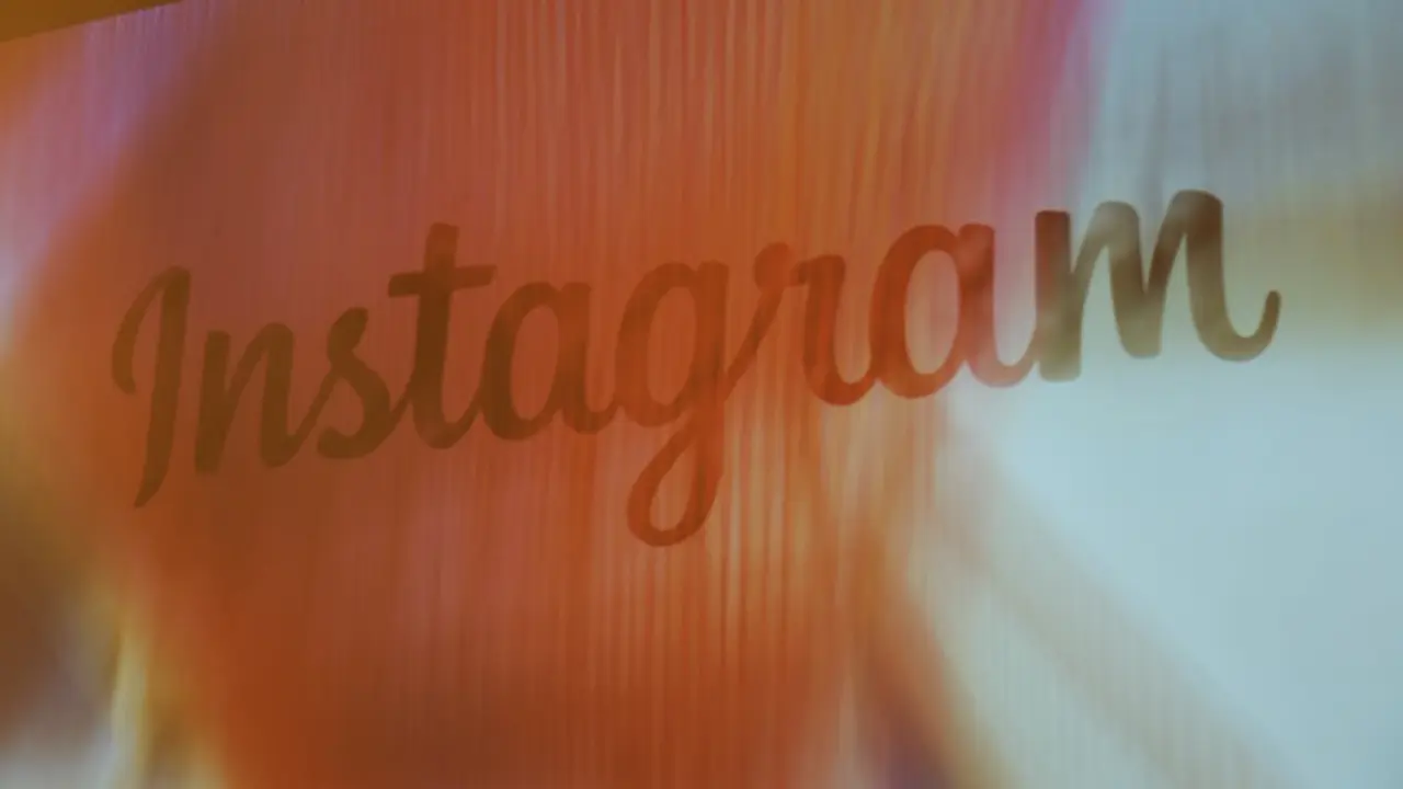 Wanita Lebih Doyan Main Instagram Ketimbang Pria