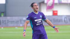 Persita Tangerang sukses meraup poin penuh kala menjamu Persik Kediri dalam lanjutan BRI Liga 1 di Indomilk Arena, Tangerang, Jumat (7/2/2025). Pendekar Cisadane menang dengan skor 1-0 berkat gol semata wayang dari Ryuji Utomo. (Bola.com/M Iqbal Ichsan)