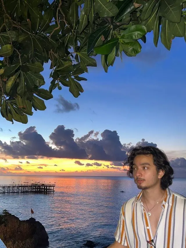 Pesona Bryan Domani, artis muda yang ganteng dan rajin ibadah