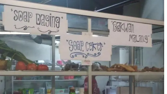 6 Tulisan Soap Nyeleneh di Gerobak Jualan Ini Bikin Gagal Paham