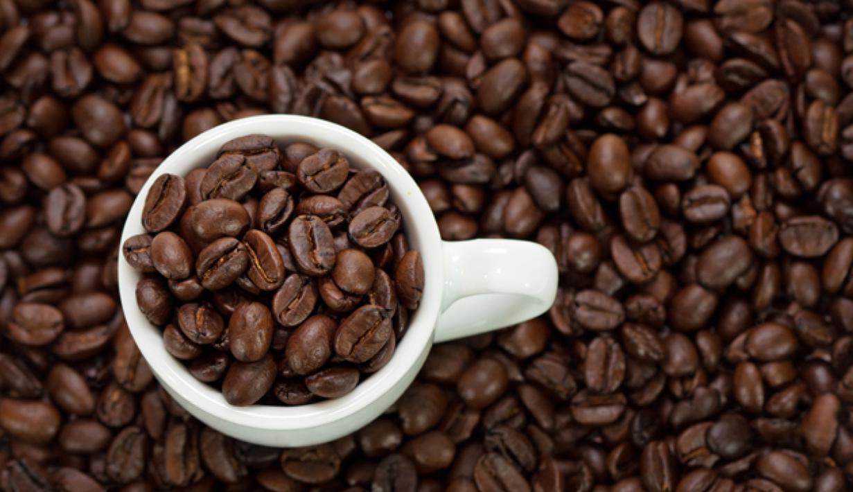 Meskipun mengkonsumsi kafein (kopi, teh, cokelat, soda, dll) telah menjadi kebiasaan, dengan membatasi minuman tersebut, badan anda akan terasa lebih segar dan tidak menimbulkan bau. (Istimewa)