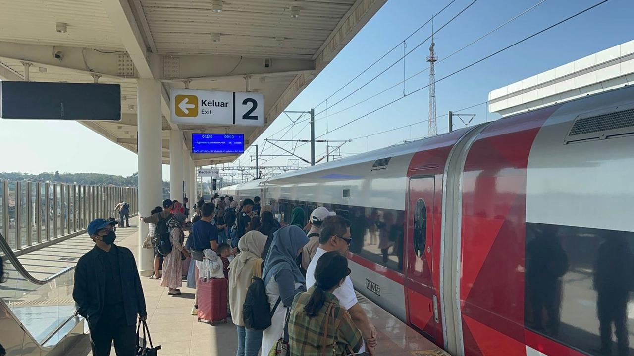 Arus Balik Libur Panjang, 18.000 Tiket Kereta Whoosh Jakarta-Bandung Ludes Terjual