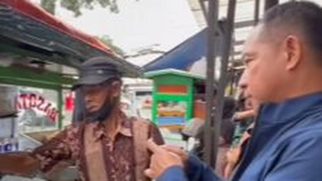 "Apalagi bagi saya yang biasa mengobrol dengan para pedagang makanan di pinggir jalan adalah sesuatu yang sangat menyenangkan," tutupnya.